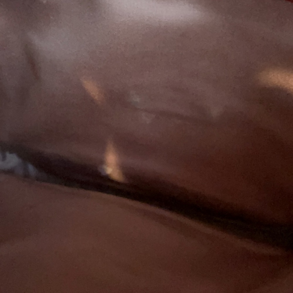 Red patent leather strappy shoulder purse with gold details/clasp. - Picture 4 of 4